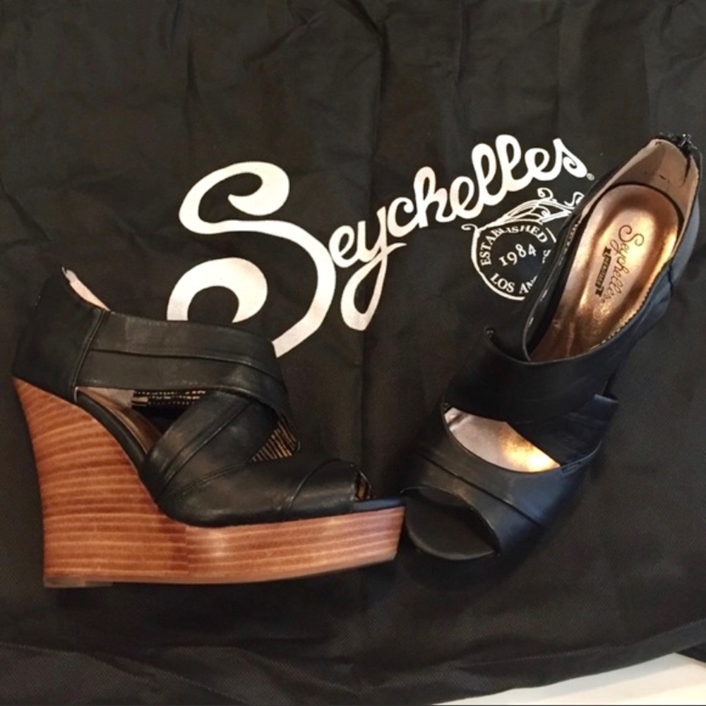 Seychelles black wedge sandal risky business 6.5